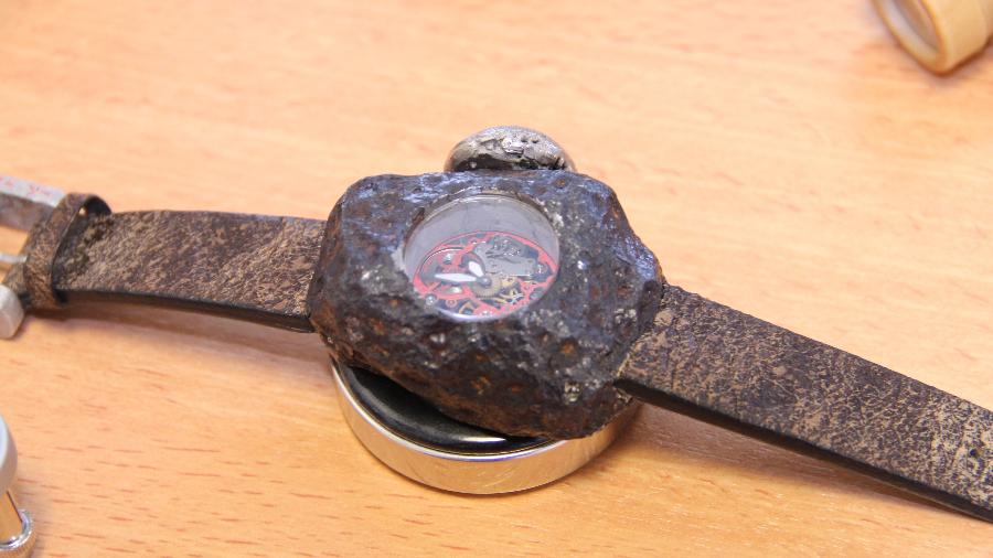 Relógio "The Asteroid", da relojoaria de luxo Greco-Genève