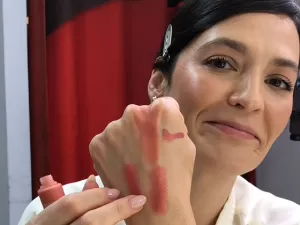 Vanessa Rozan testa blush líquido da Natura que imita versão gringa