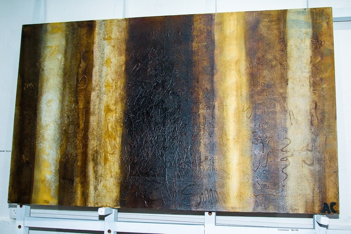13.ago.2015 - A cantora e compositora Ana Carolina mostra seus dotes na pintura na estreia da exposição "Outras Cores", na Figa Galeria, no bairro da Vila Madalena, em São Paulo, onde 11 telas da cantora estarão expostas até 15 de setembro - Manuela Scarpa/Photo Rio News