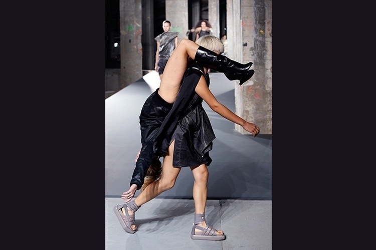 Rick Owens na Semana de Moda de Paris - AFP