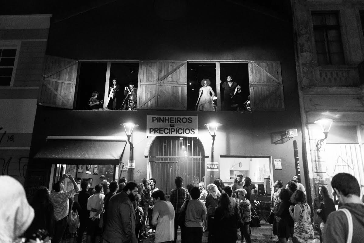 Cena da peça "Pinheiros e Precipícios" - Divulgação