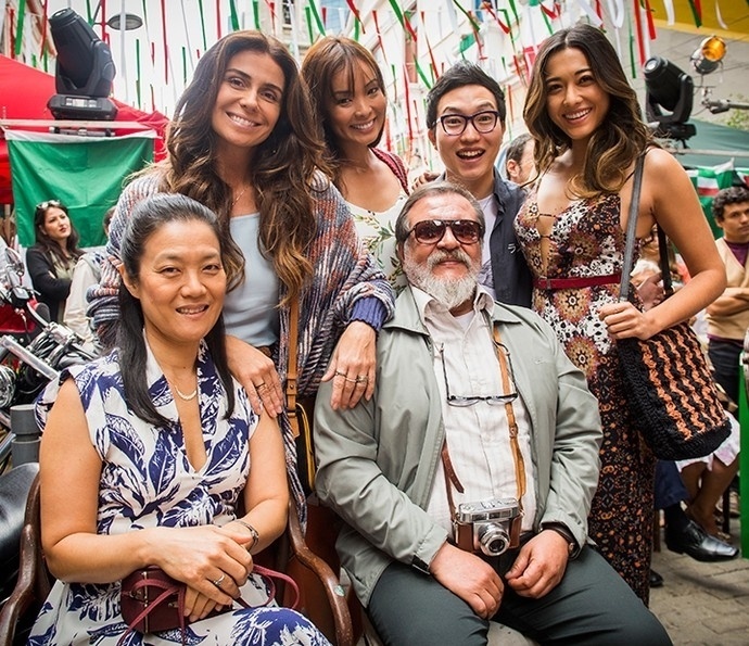 Alice, Hirô, Hideo, Yumi (de pé), Mieko e Kazuo (sentados) formam a família Tanaka de 'Sol Nascente' - João Miguel Júnior/TV Globo