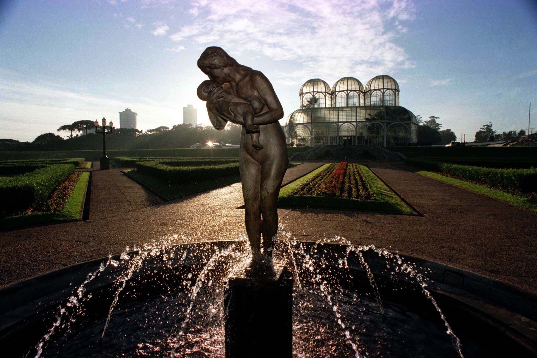 Curitiba (PR): O Submarino Viagens (www.submarinoviagens.com.br) tem pacote de três noites em Curitiba a partir de R$ 740 por pessoa, em apartamento duplo. Inclui passagens aéreas e hospedagem com café da manhã. Reservas: (11) 3003-2989. (Preços e condições consultados em janeiro de 2017 e sujeitos a alterações. Entre em contato com o estabelecimento antes de fazer a reserva) - Secretaria Municipal de Curitiba/Divulgação Submarino Viagens