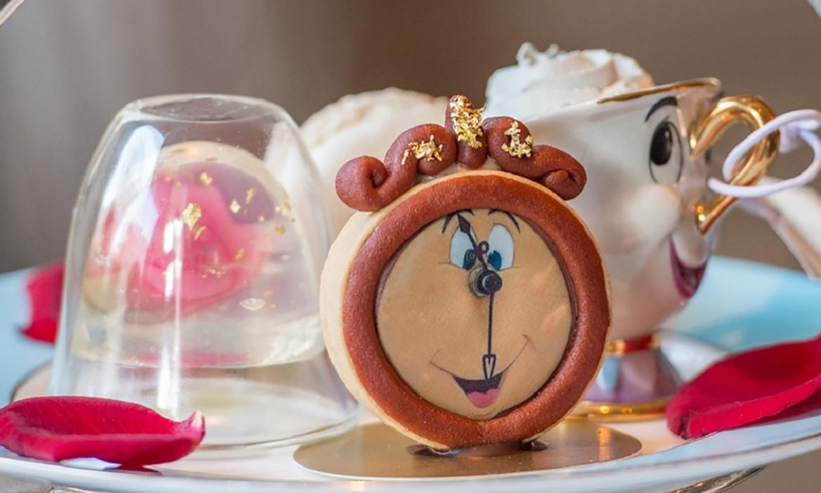 Com louças e móveis igualzinhos ao da animação "A Bela e a Fera" (1991), um hotel de Londres criou um adorável chá da tarde temático para celebrar o lançamento da regravação do clássico da Disney - Divulgação