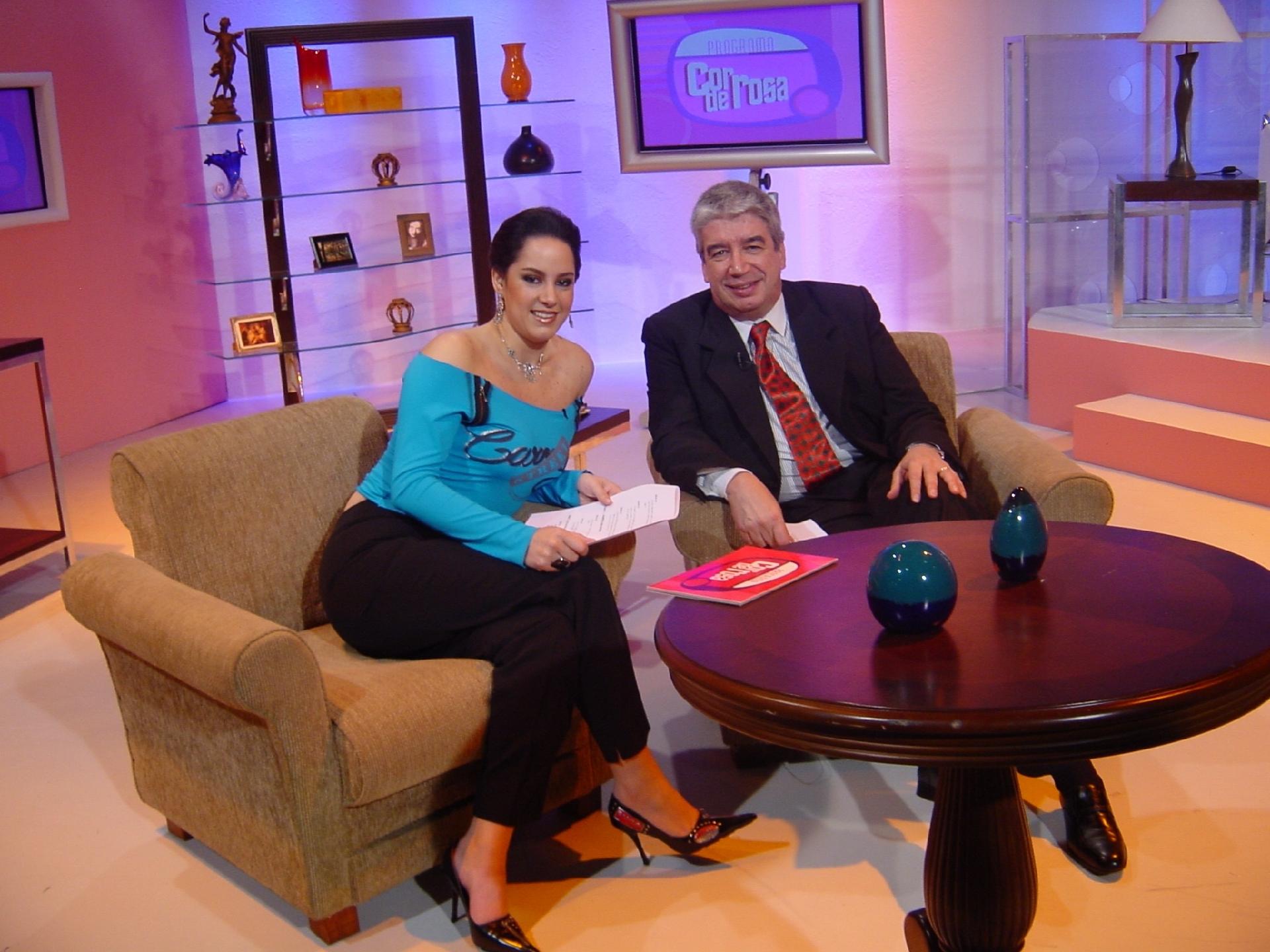 Silvia Abravanel e Décio Piccinini no "Programa Cor-de-Rosa" (2004) - Divulgação/SBT