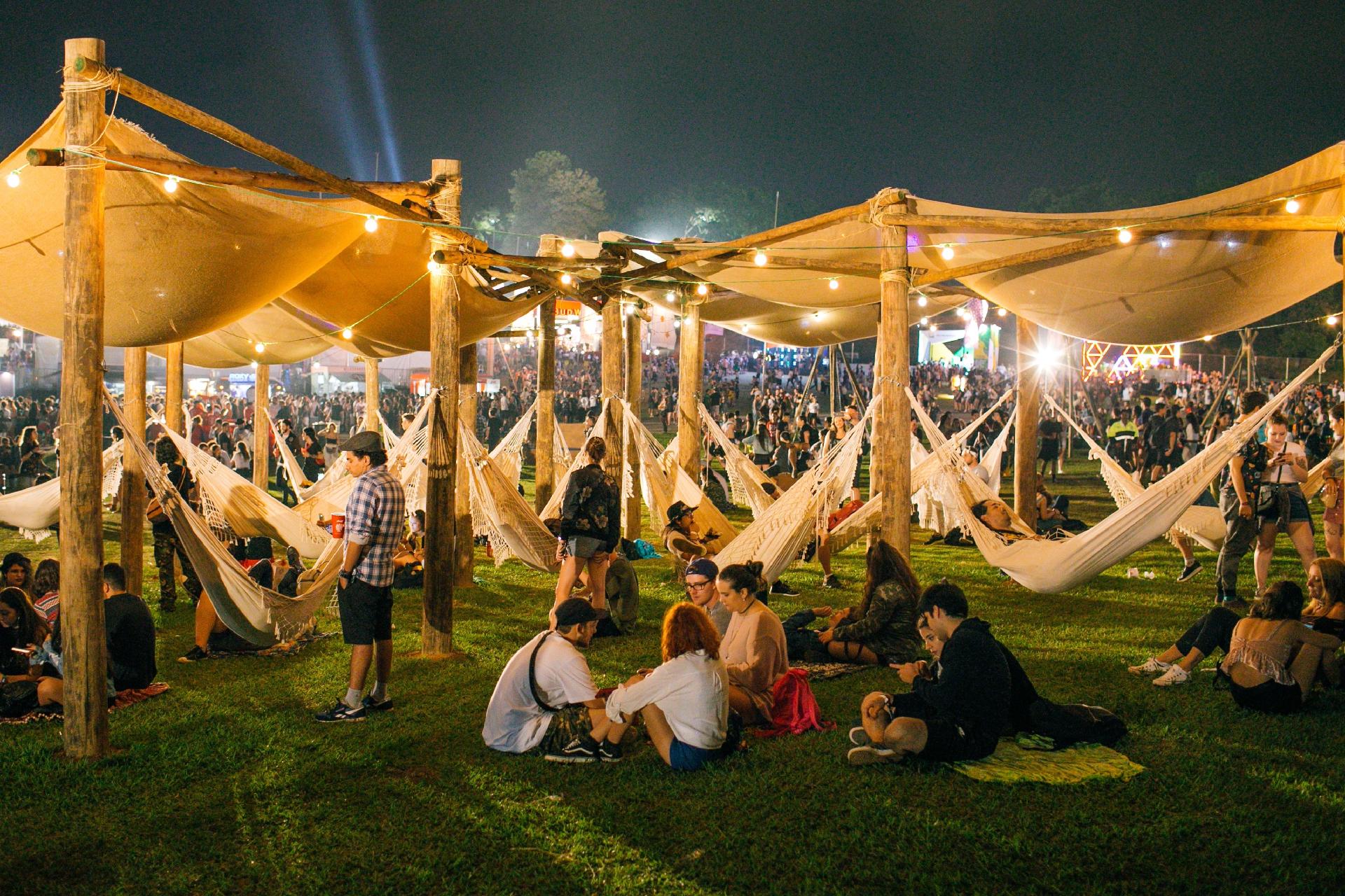 Público aproveita as redes para descansar no Lollapalooza Brasil 2018 - Felipe Gabriel/UOL