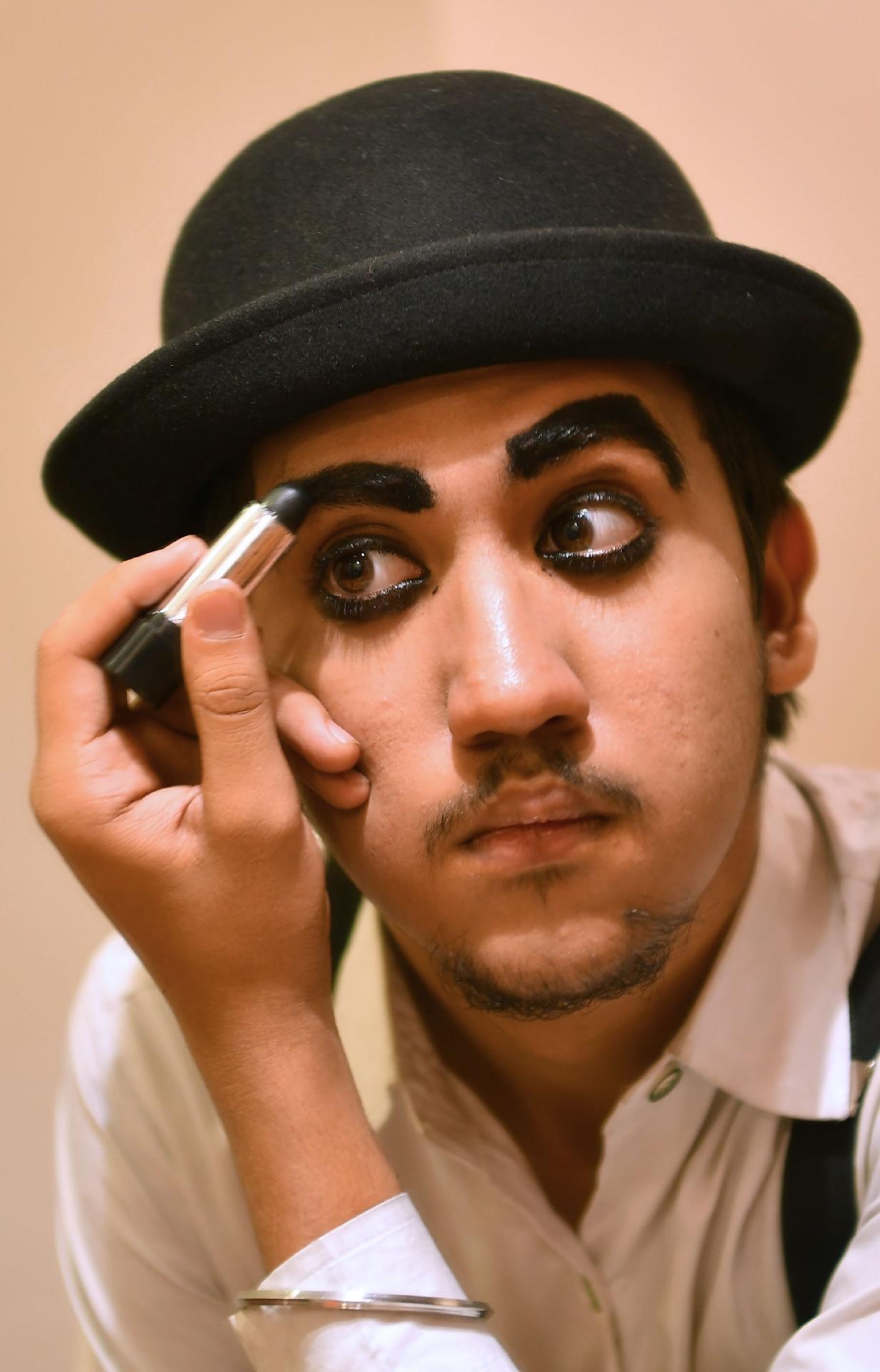 Charlie Chaplin - Aniversário na cidade de Adipur - Indranil Mukherjee/AFP