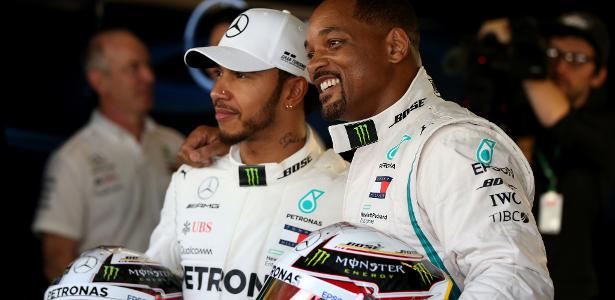 Will Smith posa para fotos com Lewis Hamilton - Charles Coates/Getty Images - Charles Coates/Getty Images