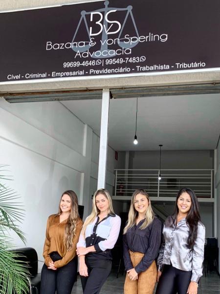 Paula do "BBB19" trabalha em escritório de advocacia com irmã e sócias - Reprodução/Instagram - Reprodução/Instagram