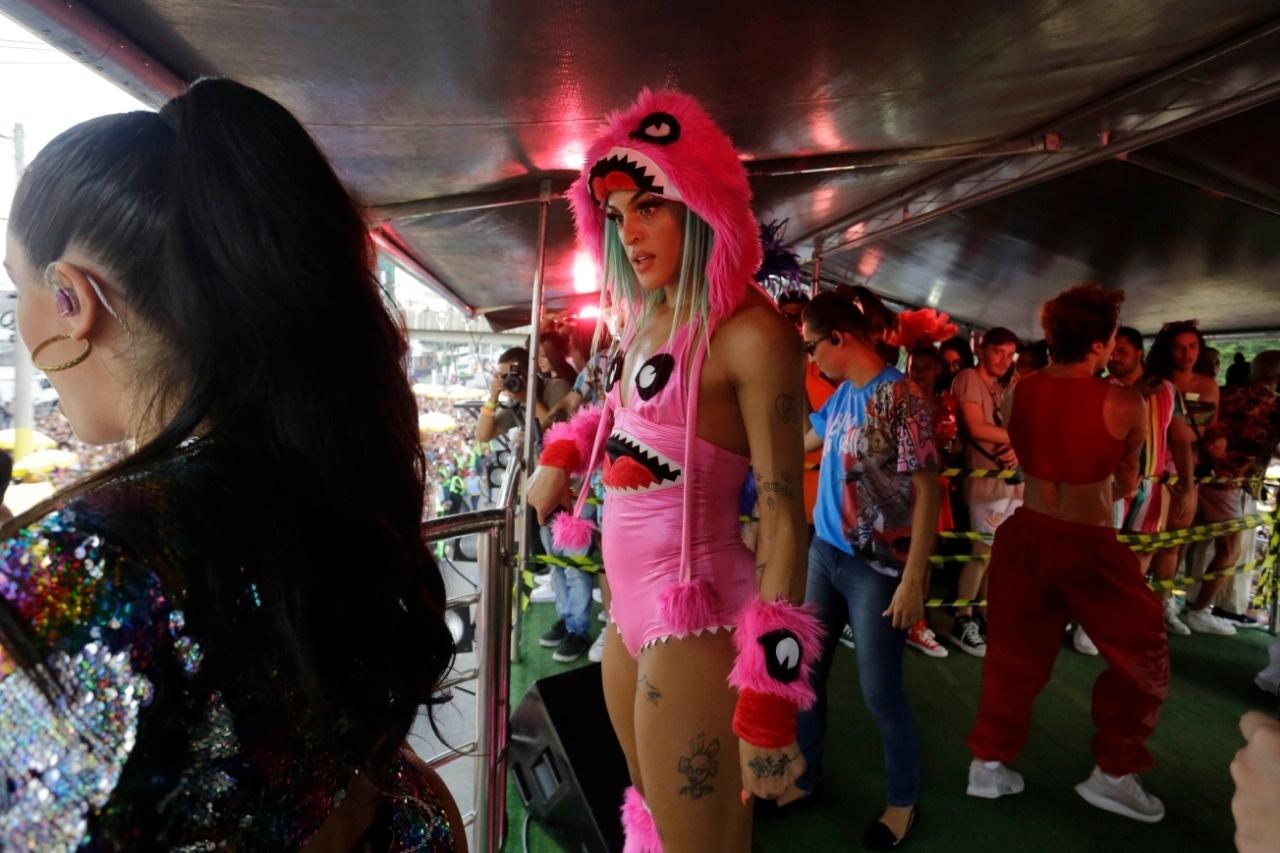 Com maiô rosa, Pabllo Vittar faz Carnaval pop com seu bloco em São Paulo - Nelson Antoine/UOL