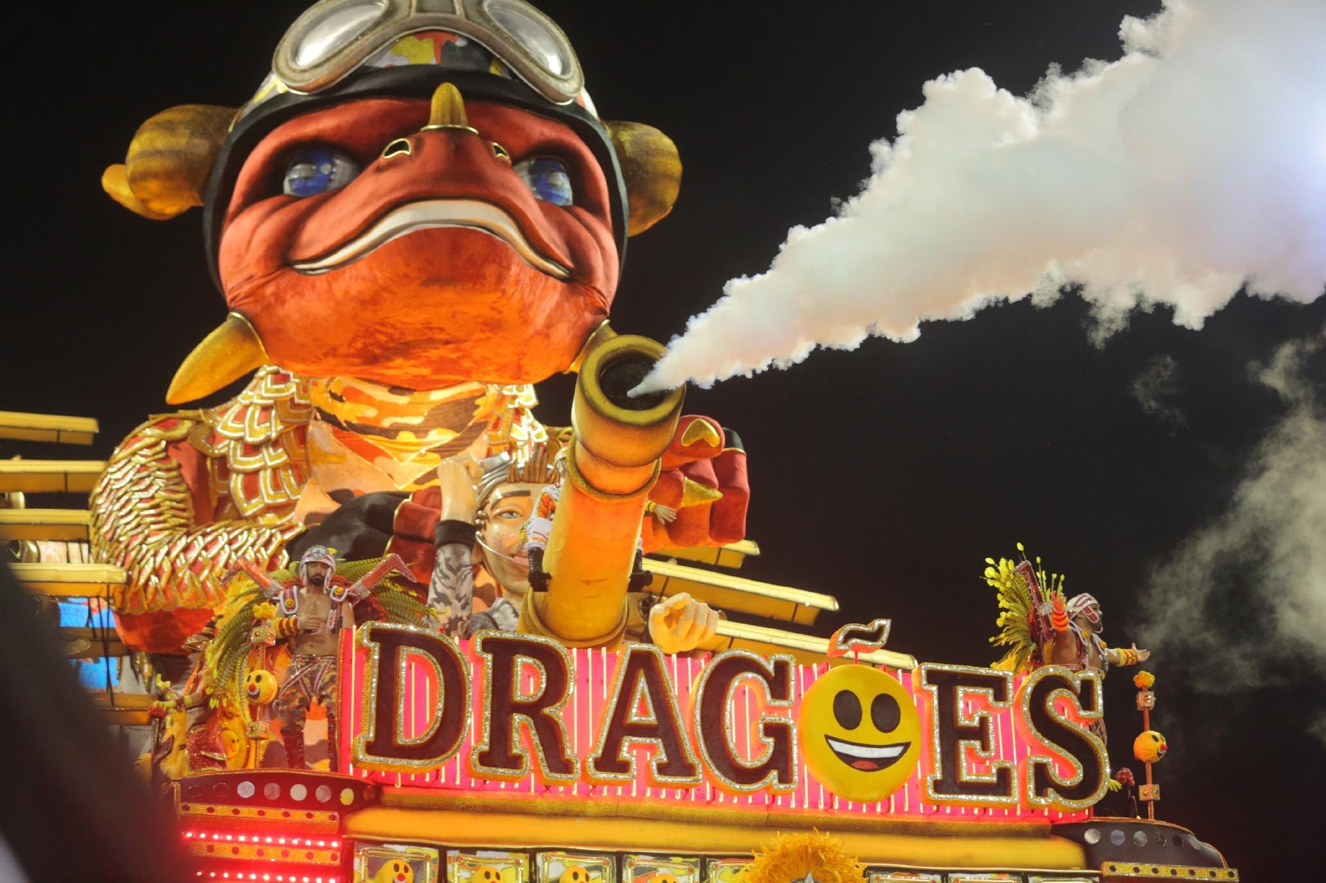 Dragões da Real desfila no Anhembi - Ricardo Matsukawa/UOL