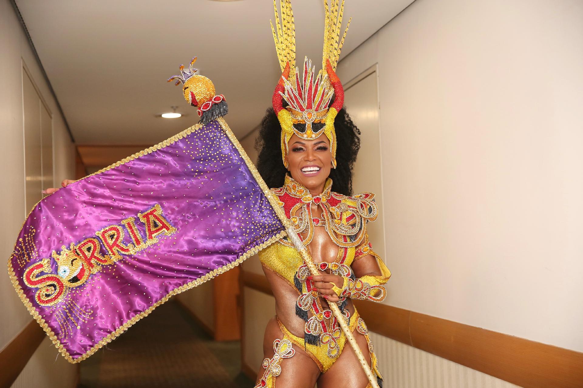 Simone Sampaio, rainha da bateria da Dragões da Real - Iwi Onodera/UOL