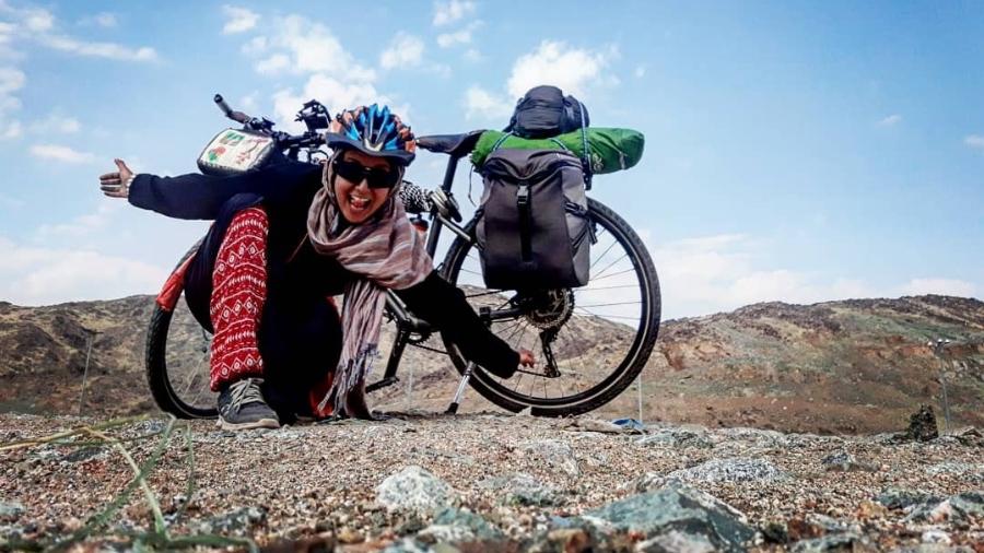 Com o objetivo de ir a Meca, a tunisiana Sara Haba atravessou África e Oriente Médio em sua bicicleta - Arquivo pessoal