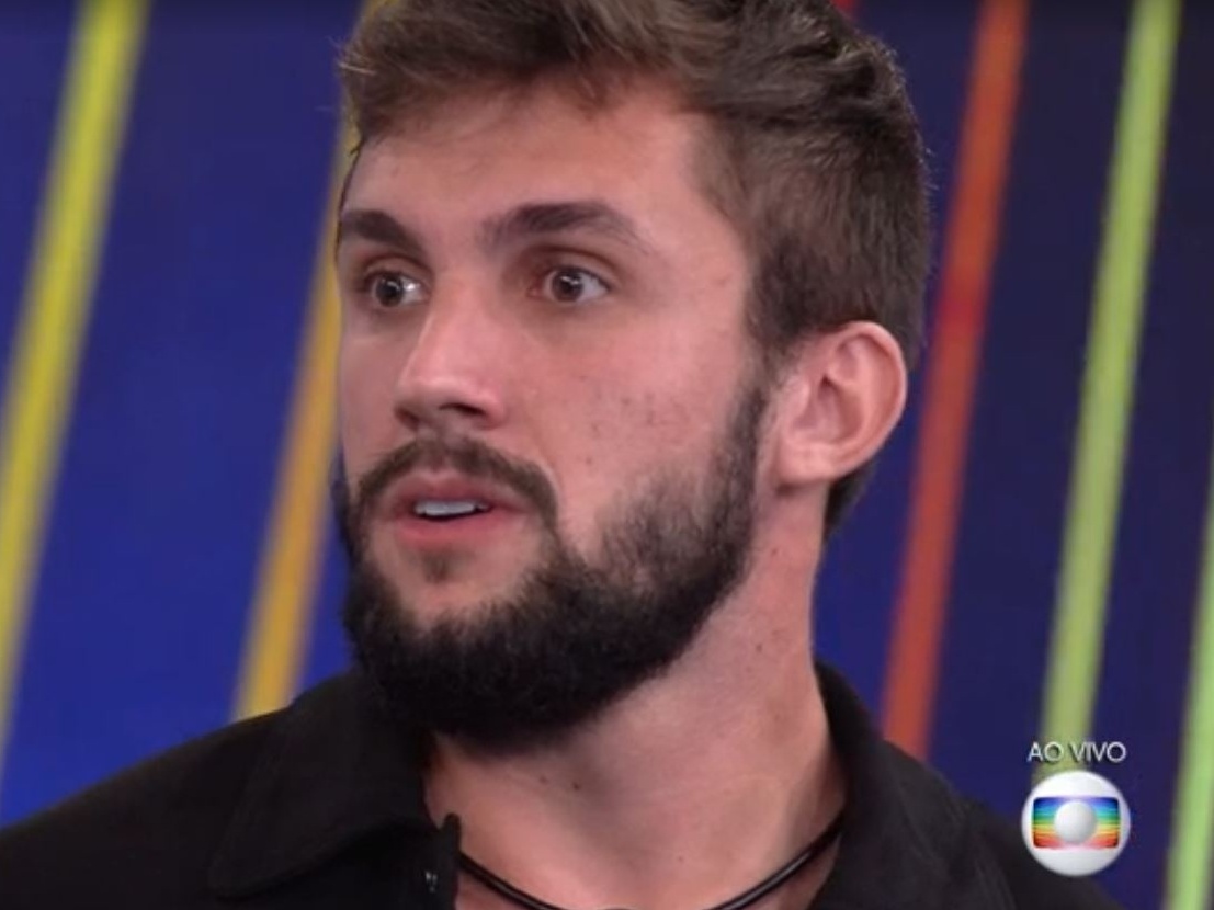 Reação de Arthur ao saber de participação no Faustão vira meme