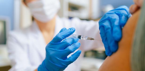 Covid: peritos da OMS contestam estratÃ©gia de 3Âª dose de vacina para todos
