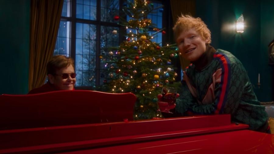 Elton John e Ed Sheeram no clipe de "Merry Christmas", uma das principais músicas de Natal do ano - Reprodução