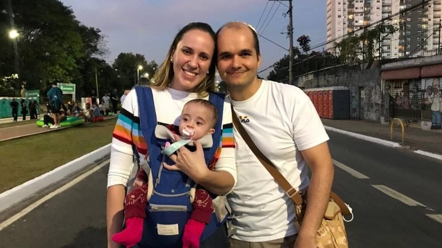 Felipe Amarantes, Thais Souza e a filha do casal, Maria Clara - Bruna Calazans/UOL
