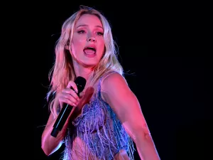 Após show no Rock in Rio, Zara Larsson curte churrasco na casa de Dennis DJ