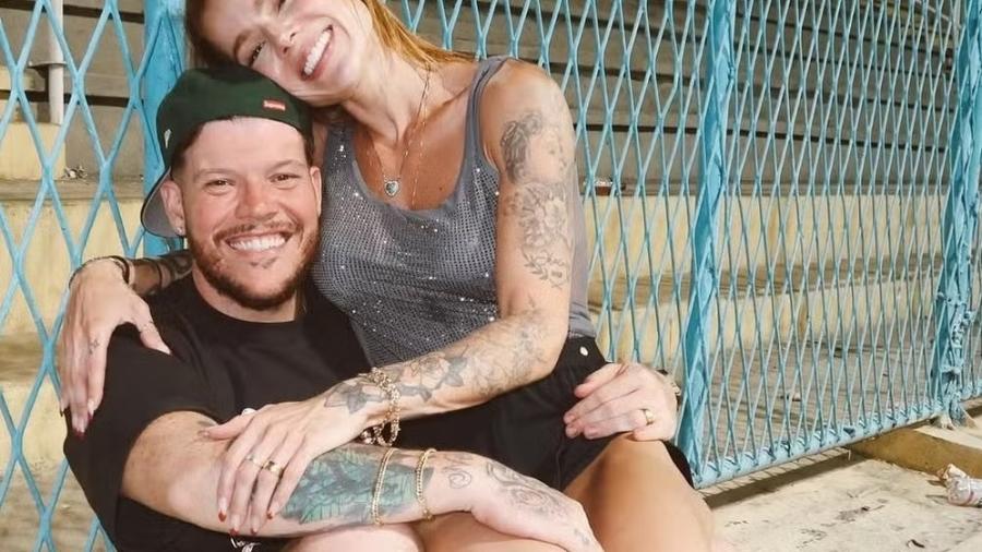 Ferrugem e Thaís Vasconcellos mudaram rotina Ferrugem e Thaís Vasconcellos mudaram rotina
