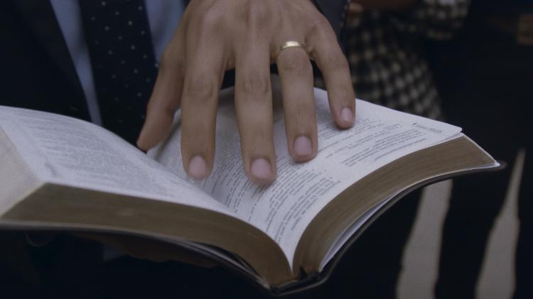 Cena de "Apocalipse nos Trópicos", de Petra Costa, que investiga a intersecção entre poder e fé no Brasil Cena de "Apocalipse nos Trópicos", de Petra Costa, que investiga a intersecção entre poder e fé no Brasil