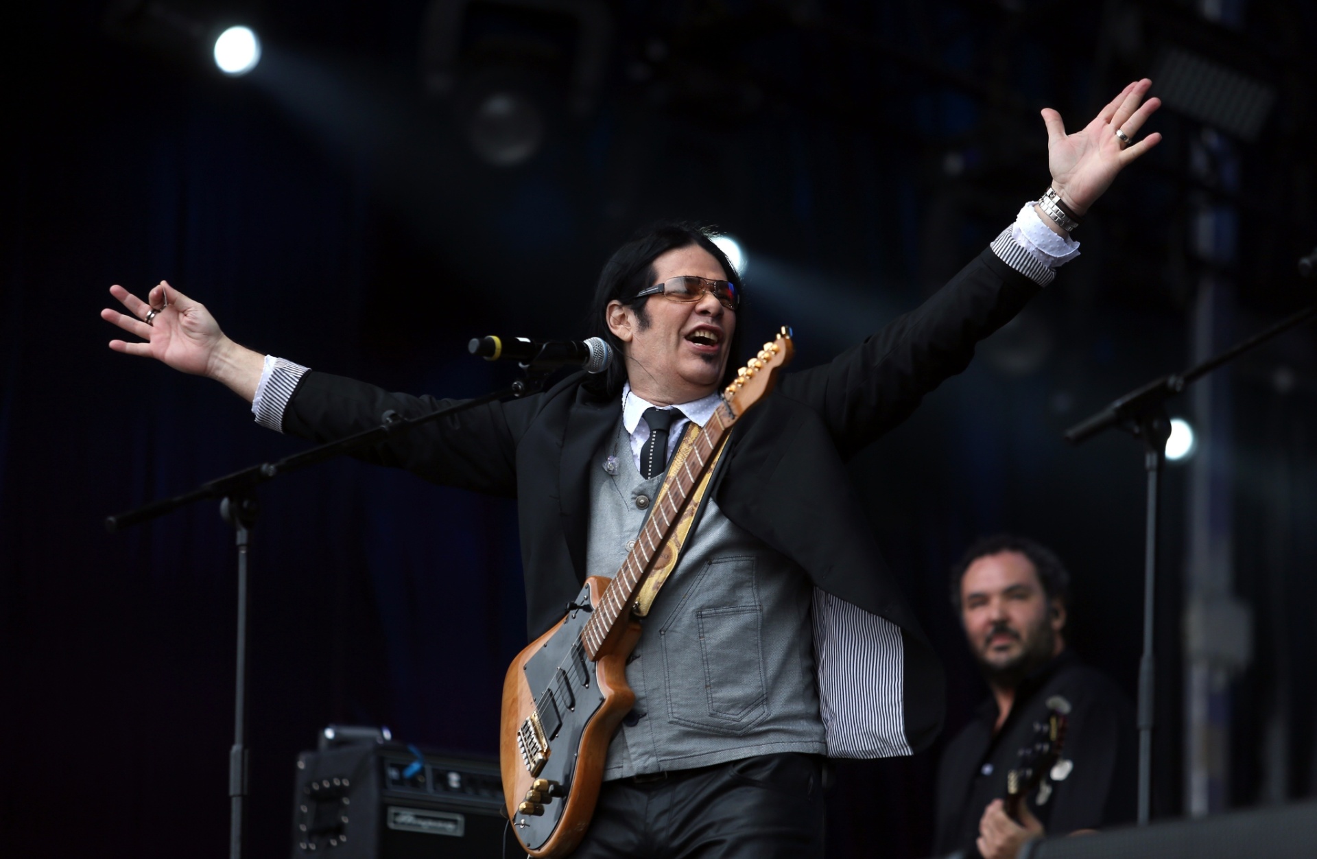 20.set.2015 - Baby do Brasil chamou Pepeu Gomes e seu filho, Pedro Baby, para tocarem juntos no palco Sunset, durante o terceiro dia do festival Rock in Rio 2015. - Fábio Motta/Estadão Conteúdo