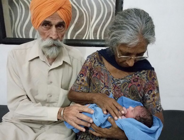Daljinder Kaur deu à luz no mês passado a um menino, depois de seguir um tratamento de fertilização - AFP/Reprodução