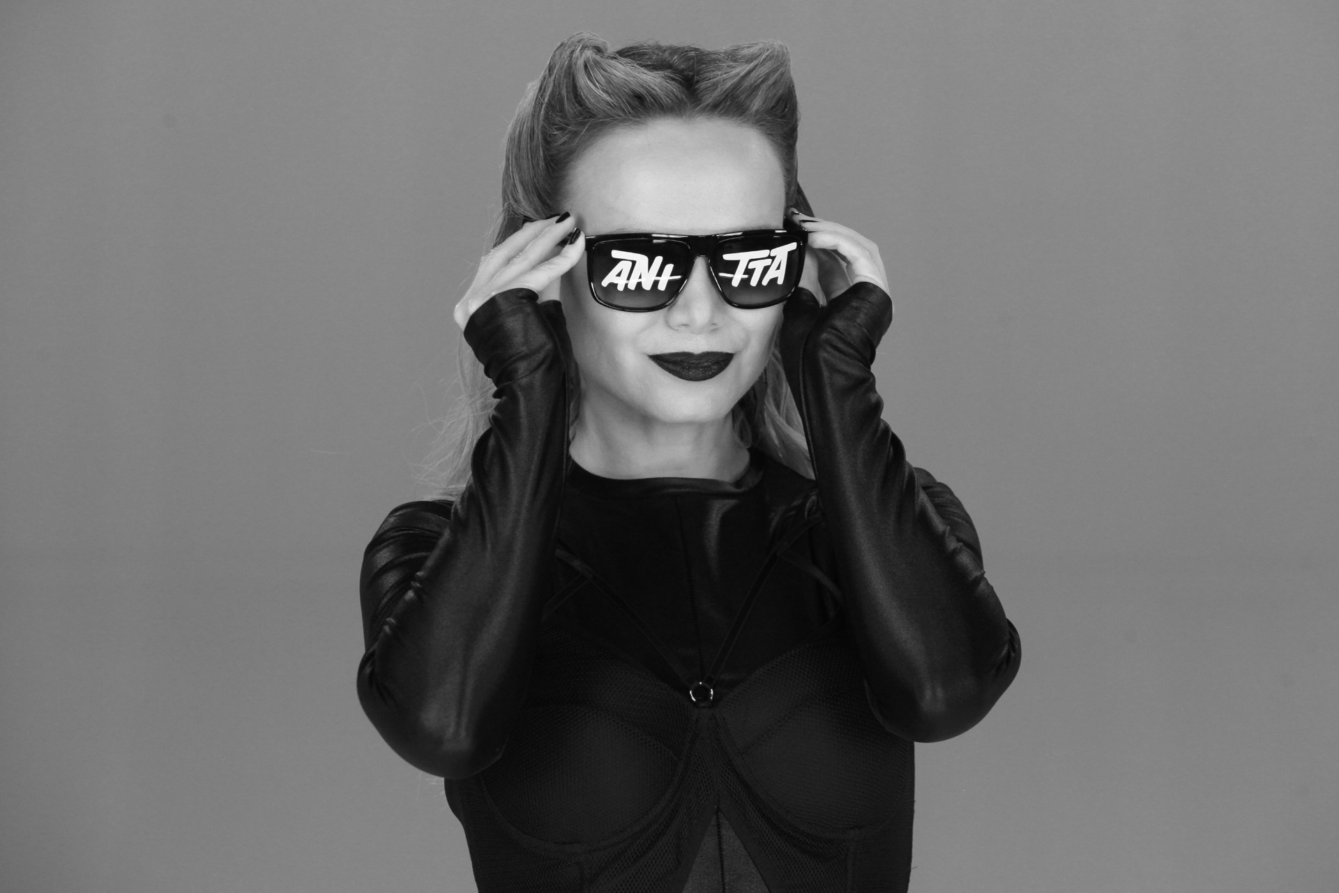 20.mai.2016 - Eliana grava sua versão para o clipe "Bang", da cantora Anitta. Performance da apresentadora irá ao ar neste domingo (22), no SBT - Leonardo Nones/SBT