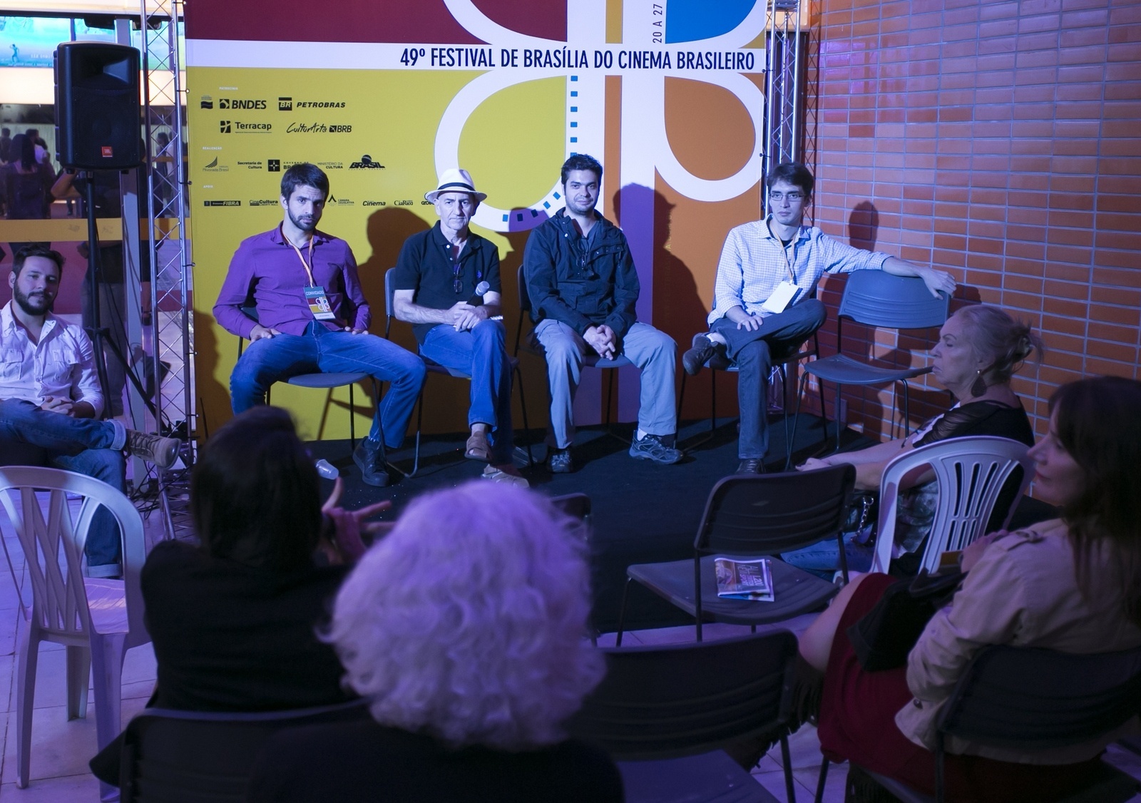 Jean Wyllys  participa de debate na mostra paralela "A Política no Mundo e o Mundo da Política", do 49º Festival de Brasília - Junior Aragão/Divulgação