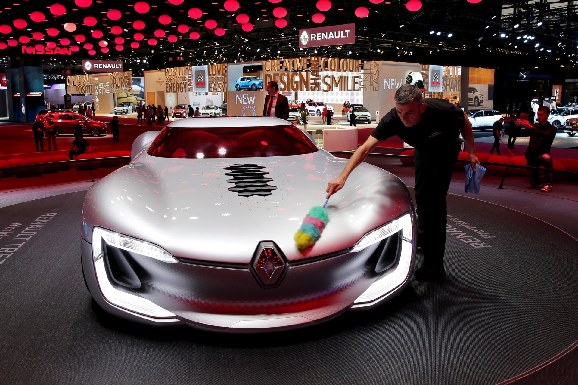 Renault Trezor Concept é um dos destaques do Salão de Paris 2016 - Benoit Tessier/Reuters