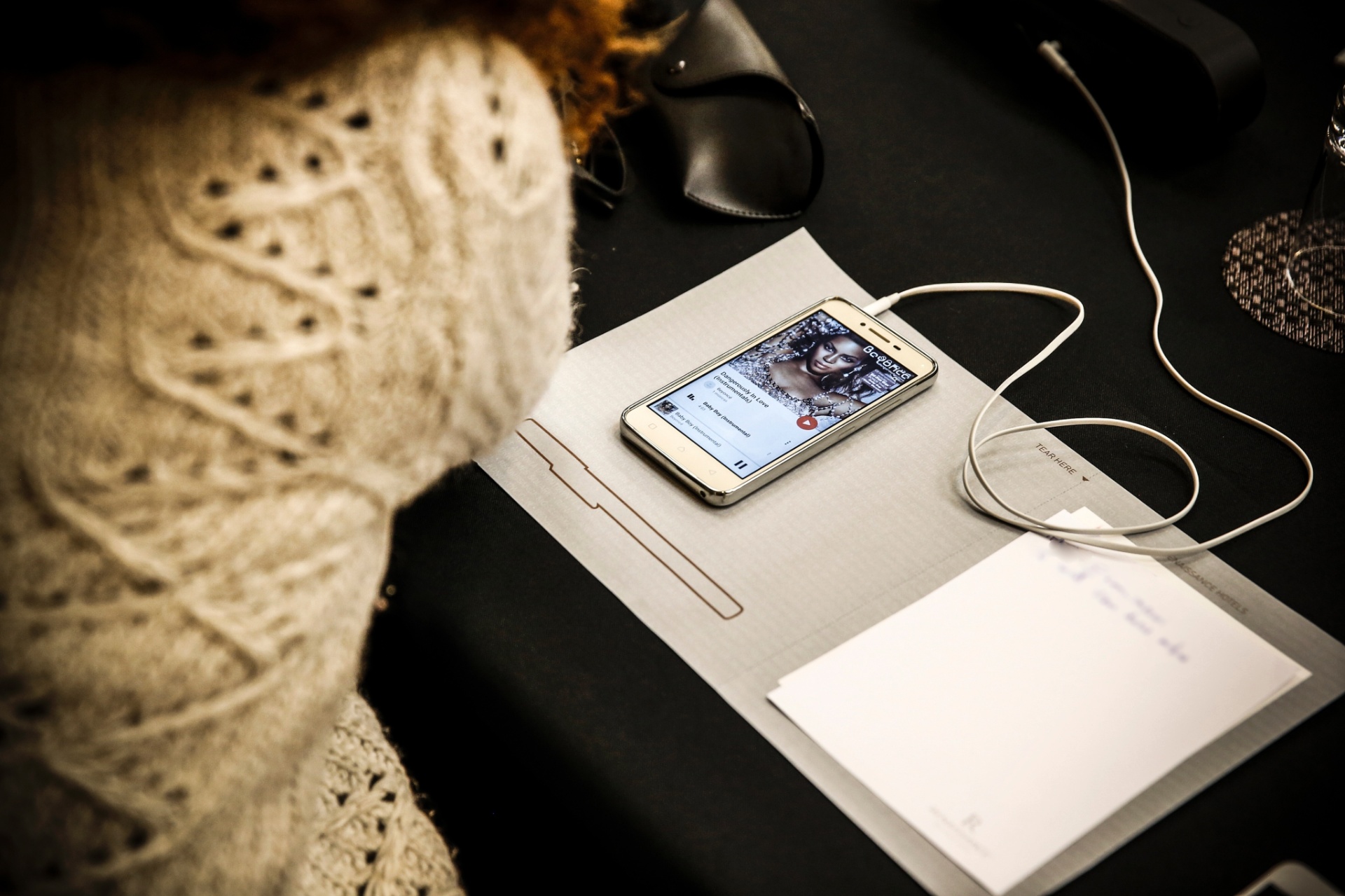 9.dez.2016 - Durante a audição os candidatos trazem as próprias músicas que vão interpretar. Beyoncé e Drake apareceram entre os favoritos dos candidatos brasileiros que fizeram teste para a primeira fase de seleções para o grupo Now United, nova aposta de Simon Fuller - Lucas Lima/UOL