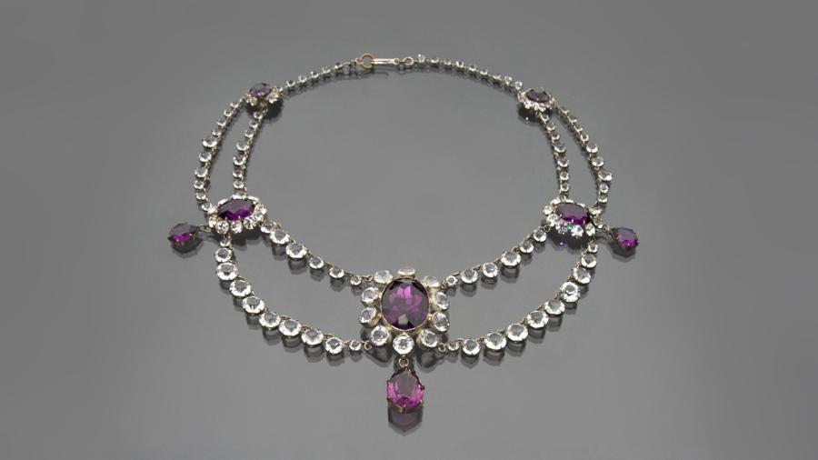 Imagem do colar e do bracelete usados por Vivien Leigh em "...E o Vento Levou" - Divulgação