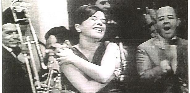 Luiz Loy (à dir.) se apresenta com Elis Regina em 1966 na TV Record - Reprodução - Reprodução