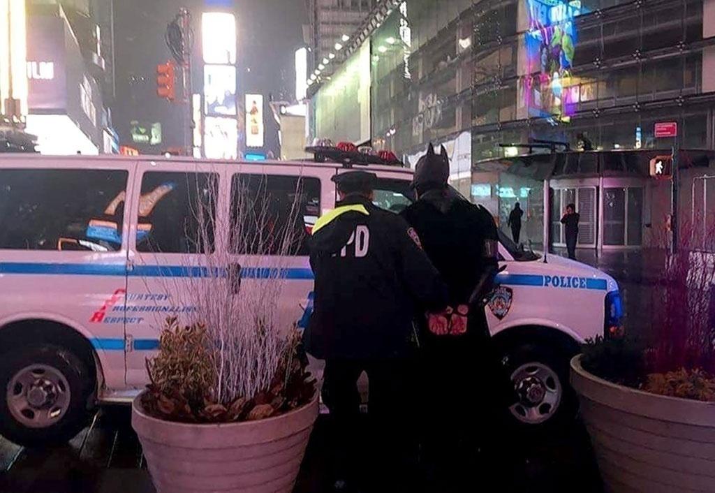 Em 2016, homem fantasiado de Batman foi preso na Times Square, em Nova York - Reprodução