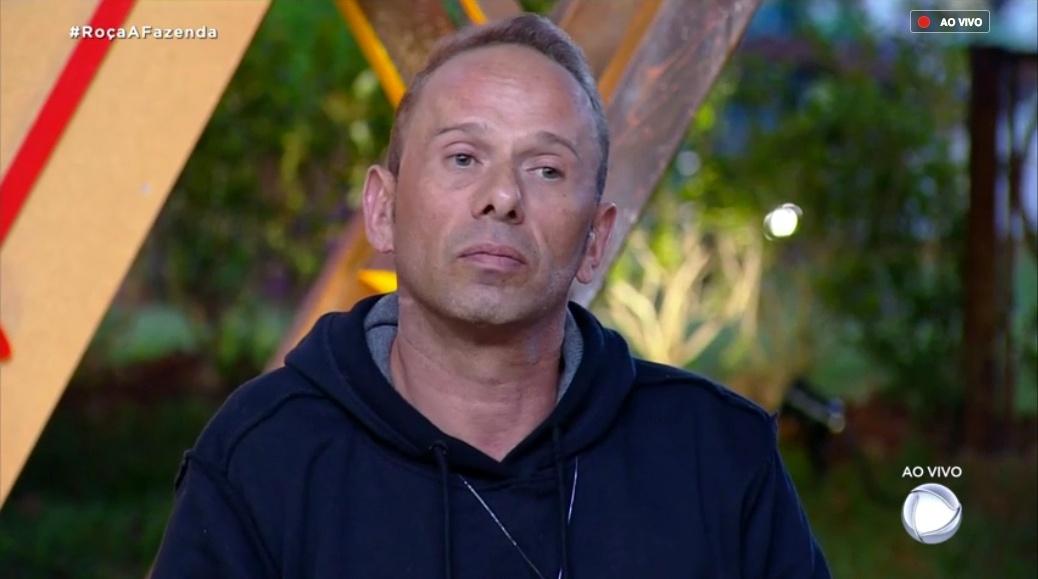 Rafael Ilha ataca Gabi Prado durante programa ao vivo - Reprodução/RecordTV