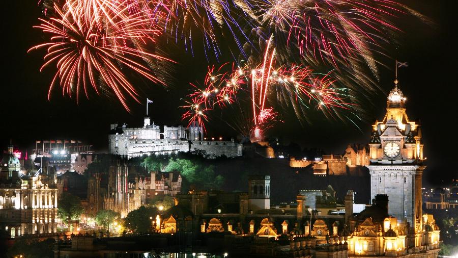 Festa de Réveillon em Edimburgo, na Escócia - Getty Images/iStockphoto