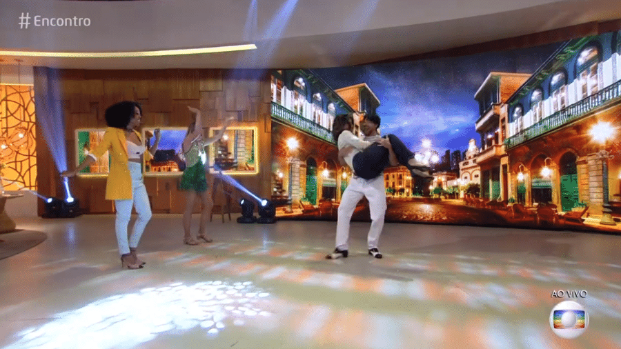 Fátima Bernardes dançando samba no "Encontro" - Reprodução/Globo