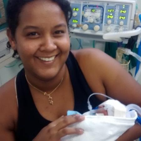Felipe nasceu prematuro, ficou internado na UTI e Natália só pode pegá-lo no colo 16 dias após o parto  - Arquivo pessoal