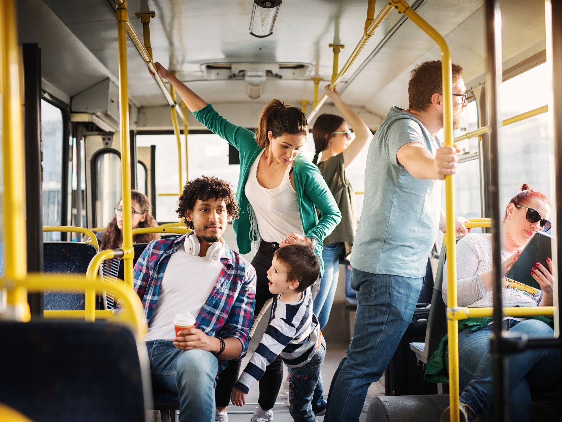 Quem é você no busão? Veja como cada signo se comporta no ônibus -  13/08/2019 - UOL Universa