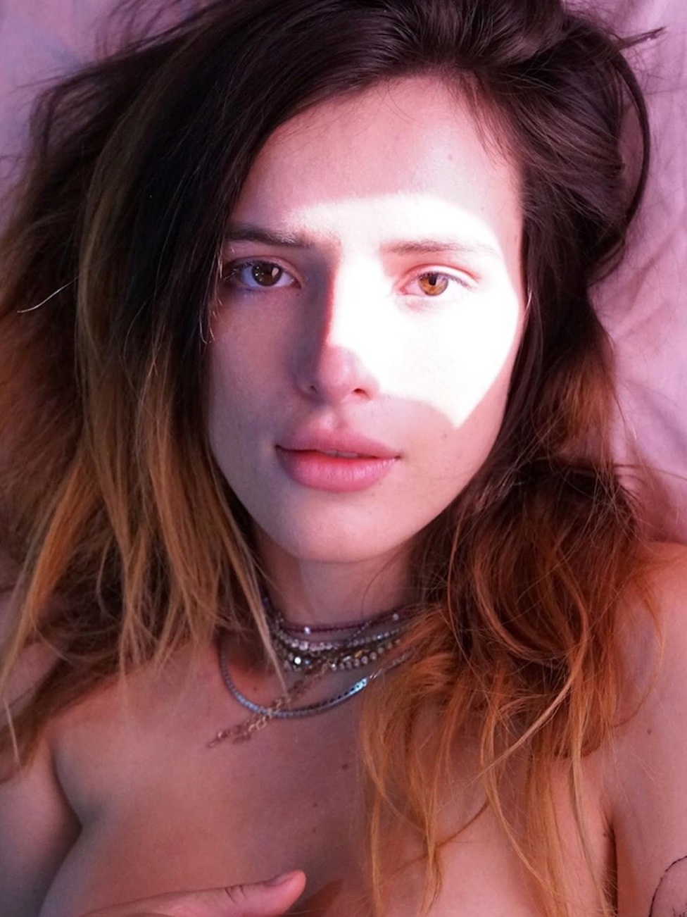 De vitima de pornô de vingança a aliada do PornHub: as vidas sexuais real e  fake de Bella Thorne - 19/10/2019 - UOL Universa