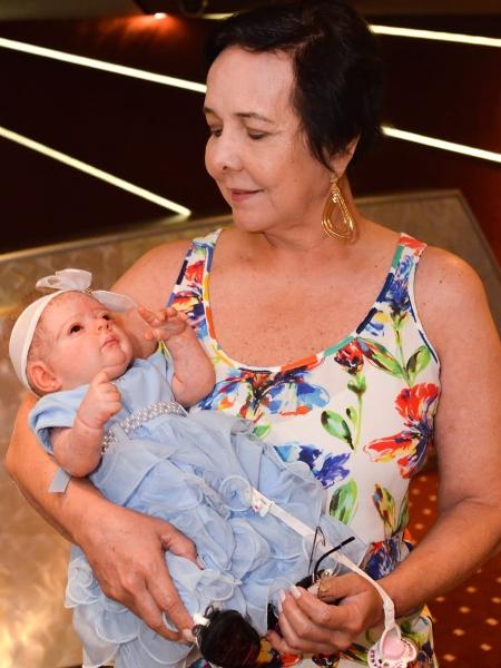 Suzana Santos produziu uma boneca realista de Laura, filha de Dudu Braga, neta de Roberto - Divulgação/ Filipi Dahrlan - Divulgação/ Filipi Dahrlan