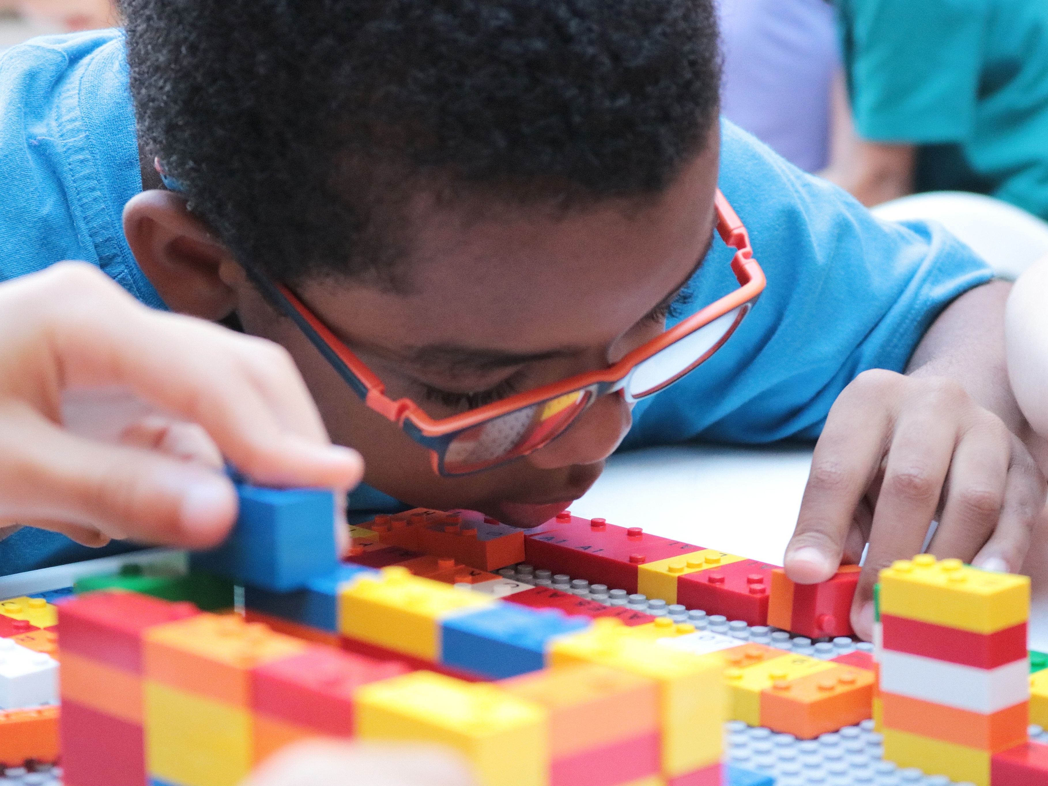 Lego anuncia peças em braille para desenvolver habilidades de