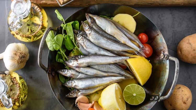 Você pode substituir o salmão por sardinha ou cavalinha, peixes mais acessíveis