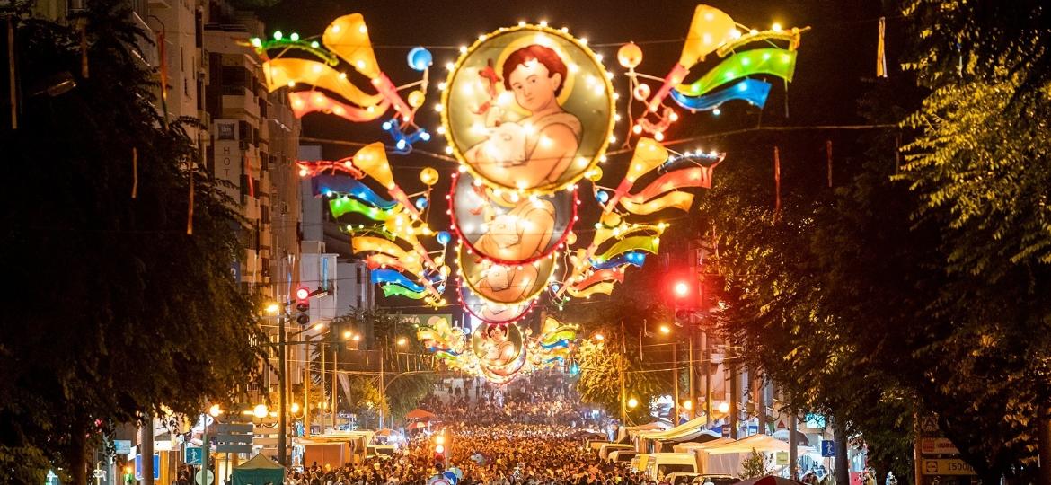 A festa dos Santos Populares leva milhões às ruas nas cidades de Portugal, como em Braga (na foto) - Reprodução Facebook @saojoaobraga