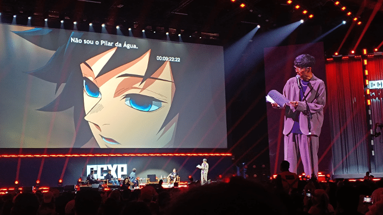 Ator Takahiro Sakurai dubla cena de Giyu de "Demon Slayer" ao vivo na CCXP