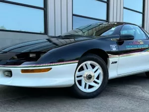 Chevrolet Camaro é colocado à venda após ficar 31 anos como zero km