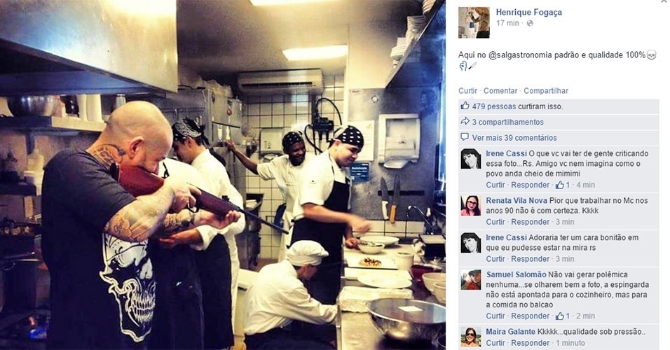 29.ago.2015 - Henrique Fogaça, do "Masterchef", da Band, publica foto em seu perfil no Facebook apontando uma arma para os funcionários de seu restaurante