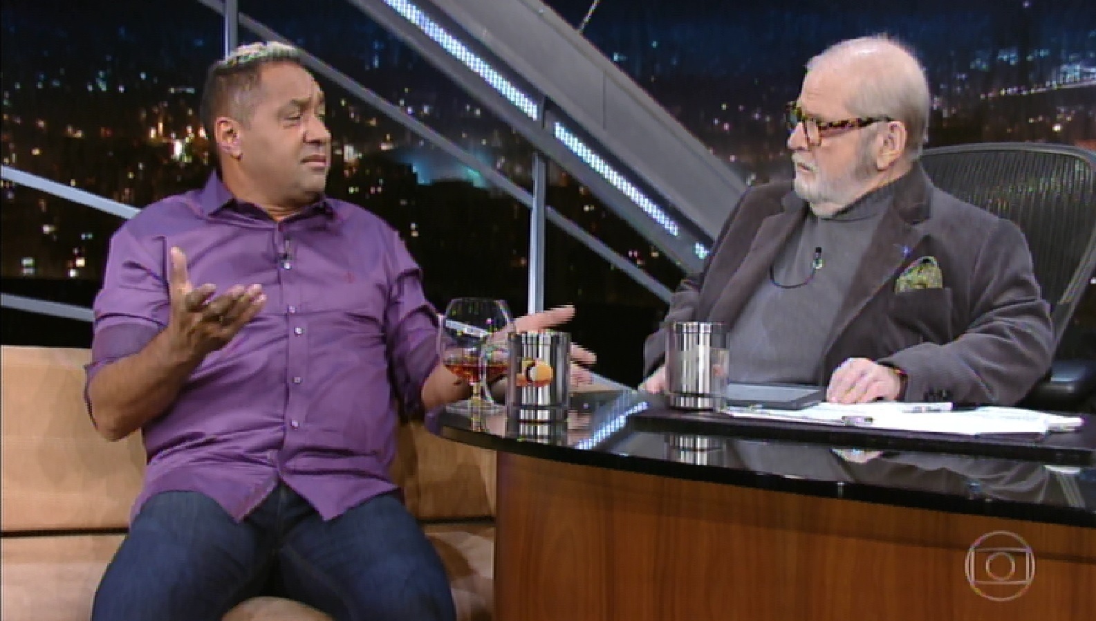 26.mai.2016 - Em rápida entrevista no "Programa do Jô", Tiririca prioriza o humor e evita falar sobre política - Reprodução /TV Globo