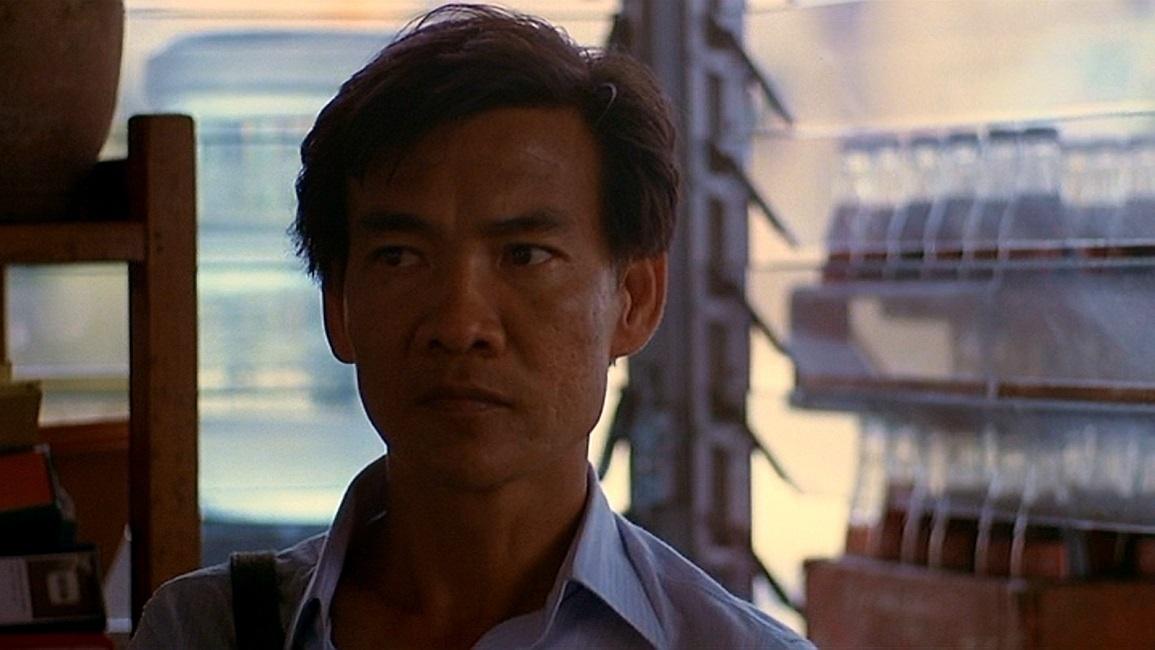 Haing S. Ngor em cena no filme "Os gritos do silêncio" (1984) - Divulgação