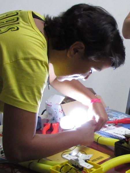 Thais ensina mulheres a fazer pequenos reparos elétricos em casa - Arquivo pessoal - Arquivo pessoal
