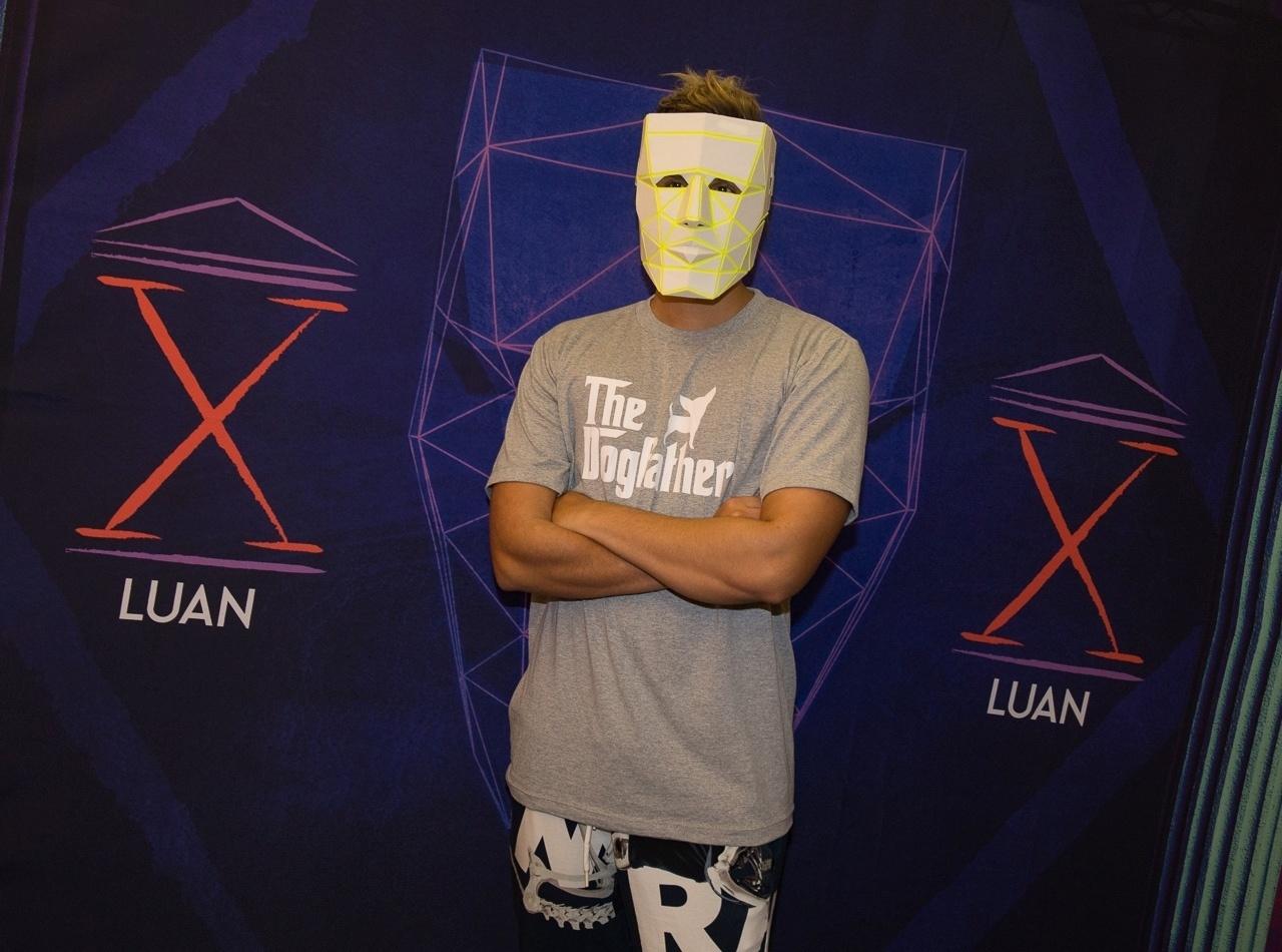 Luan Santana estreia turnê "Ano X" em São Paulo e intriga fãs com máscara - Francisco Cepeda/AgNews